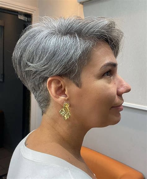 Bold new colors will soon transform common hairstyles for gray hair 5