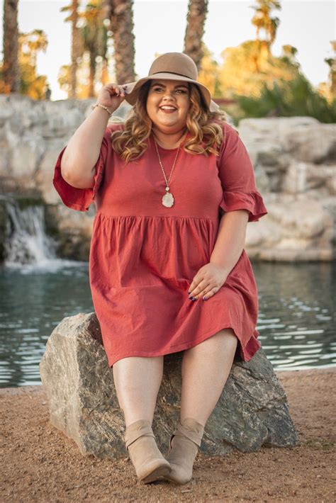 senior picture outfit ideas plus size - Immoderate Profile Picture Gallery