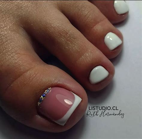 Pin en Beauty en 2024 | Uñas de gel para pies, Uñas de pies sencillas ...