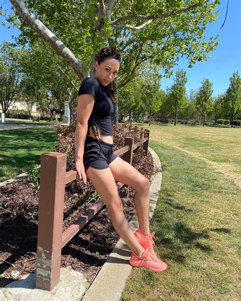 Alexillustrates - I’m living for the warm weather and sunshine ! ☀️