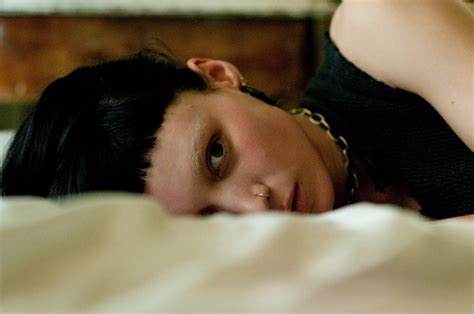 Rooney Mara (GIRL WITH A DRAGON TATTOO) on Golden Globes and Academy ...