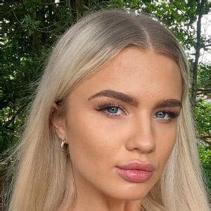 Daniella Hemsley - Age, Family, Bio | Famous Birthdays