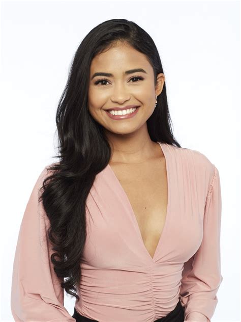 Jessenia Cruz Photos