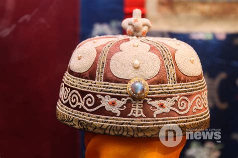 Богдын дээлний уран хатгаас | News.MN