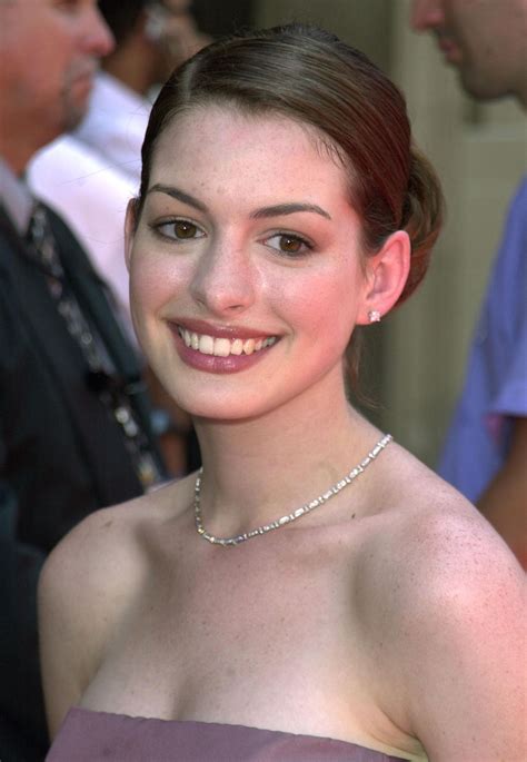 Beautywandel in Bildern: Anne Hathaways Glow-up ist nicht zu übersehen