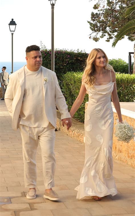 La boda íntima de Ronaldo Nazario y Celina Locks, en imágenes - Chic
