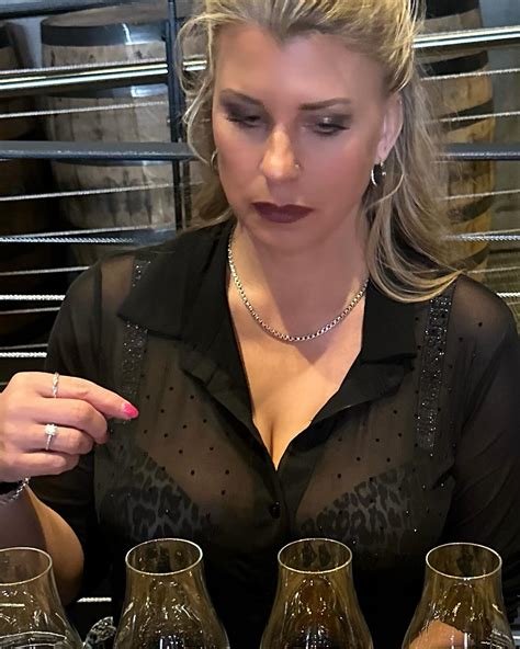 De Rae - De Rae added a new photo.