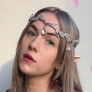 b.eleanor_ - Trivia, Family, Bio | Famous Birthdays