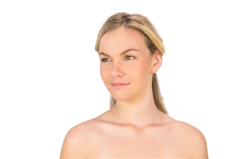 Presentación rubia desnuda pacífica | Foto Premium