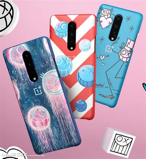 OnePlus 8 Pro позирует вместе с новыми наушниками и чехлами