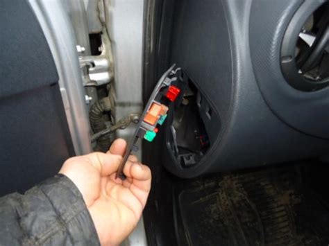 Блок предохранителей и реле Nissan Almera G15, их описание
