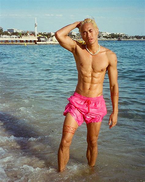 Instagram model Genie Exum plugs her OnlyFans day after stabbing arrest