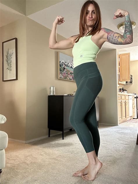 lick the underarm : r/armpitfetish