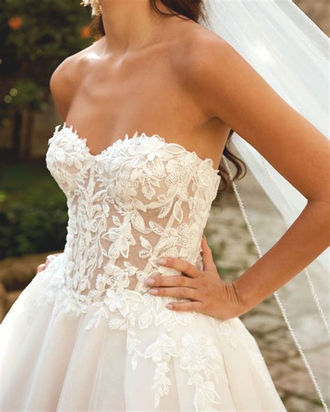 Tips & Tricks: How To Wear A Strapless Wedding Dress, February 13, 2025