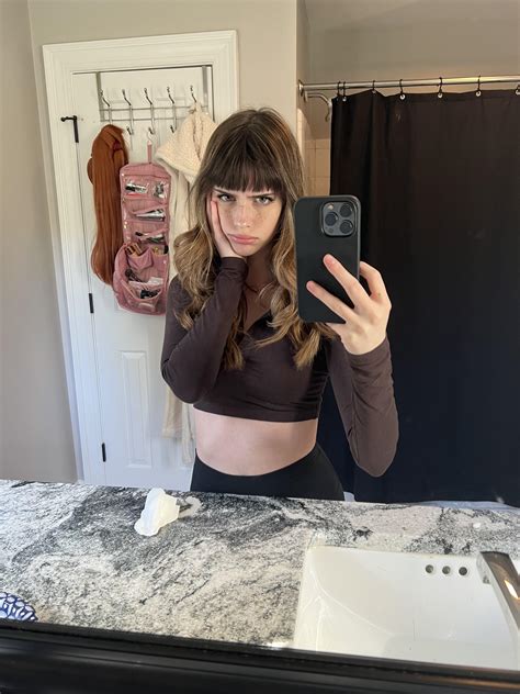 angry face till you say hi 😾 ・ popular.pics ・ Viewer for Reddit