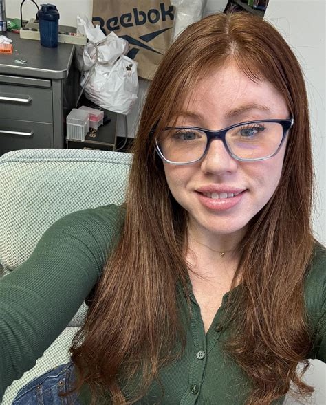 Face of a girl at work already thinking about lunch 😁 : r/Faces