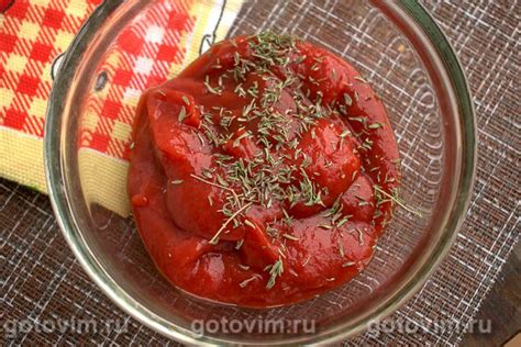Курица в мультиварке, тушенная в томатном соусе с розмарином. Рецепт с фото