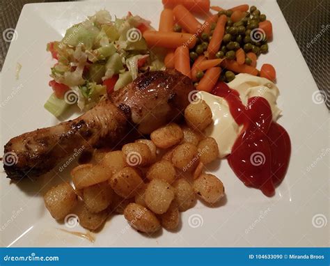 Comida holandesa foto de archivo. Imagen de cena, holandés - 104633090