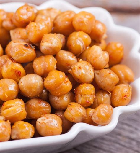 Закусочный рулет с черносливом на праздничный стол