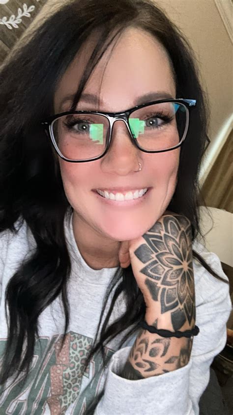 Glasses can still be sexy, right? : r/cougars_and_milfs_sfw