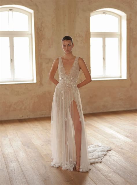 Liz Martinez Bridal Spring 2024 | Liz martinez bridal, Pretty wedding