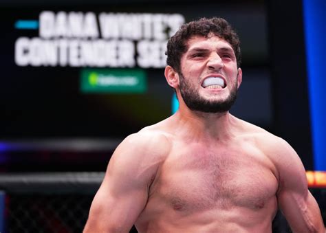 Тренирующийся в зале Хабиба боец Алискеров подписал контракт с UFC