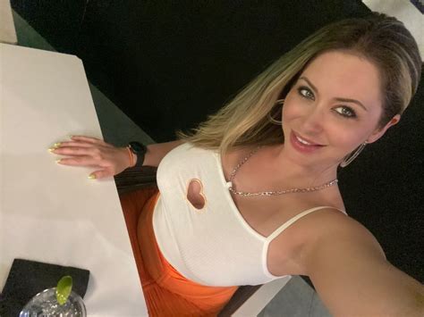 Emi Addison on Twitter: "You see me at the bar, what drink u ordering