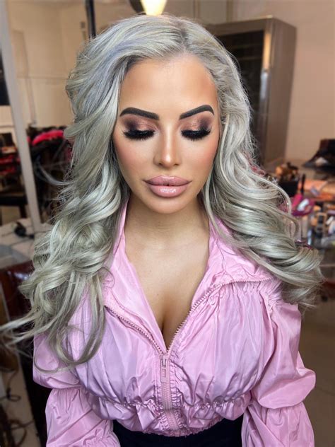 TW Pornstars - 2 pic. Carlahowe. Twitter. Today’s glam 💄💕. 8:33 PM - 15