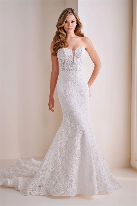 Enchanting by Mon Cheri | Debi’s Bridal