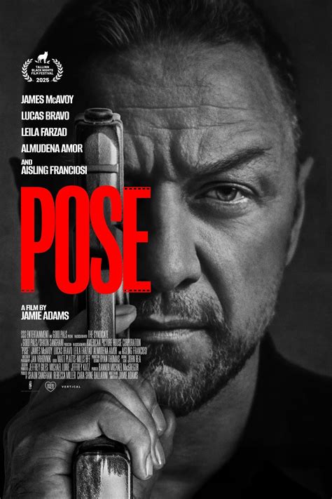 Pose (2025) par Jamie Adams