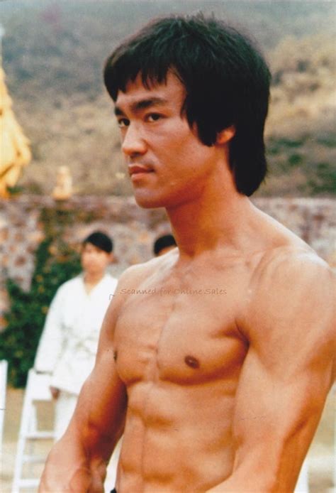 Bruce Lee Abs