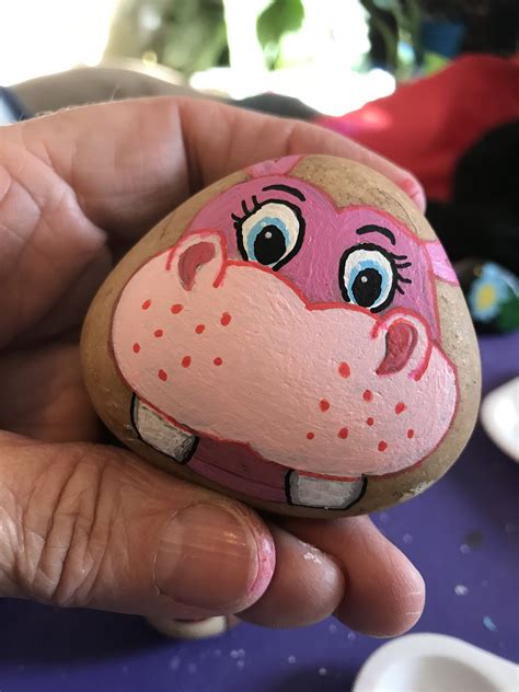 painting animal rocks 3