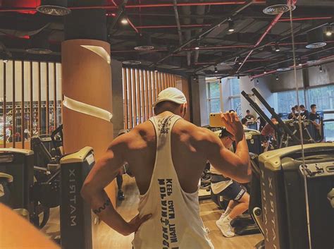 雷爷雷爷leiye888 on Twitter: 更多男模只在VIP