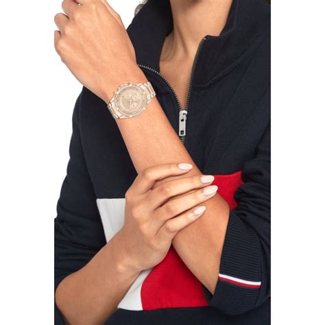 Tommy Hilfiger 1782558: A Review of the Latest Collection