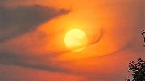 photo gallery canadian wildfire smoke fills  skies