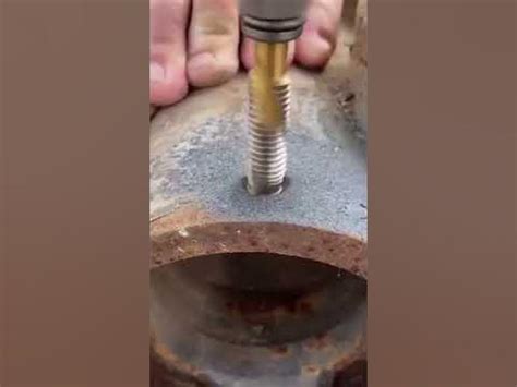 Легкий способ нарезать резьбу под болт в металле #tools - YouTube