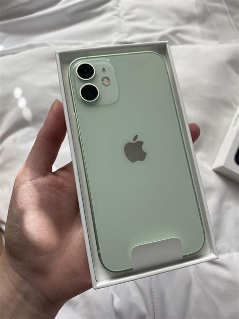 Switched from iPhone 11 to a green iPhone 12 mini. I am in love. : r ...