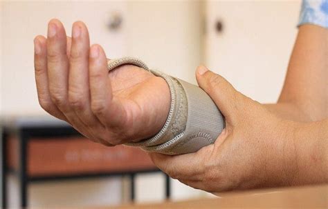 Wrist Surgery Recovery Tips | Medicalhealthviews.com