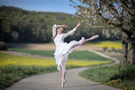 Aleksa Slusarchi Fashion Photography — Hochzeitsfotograf Bern