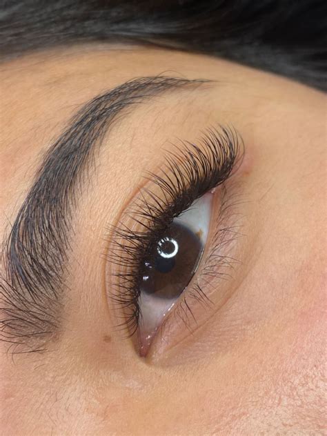 Modelo De Cilios Natural - Light volume | Extensões de cílios, Cílios postiços naturais, Cílios