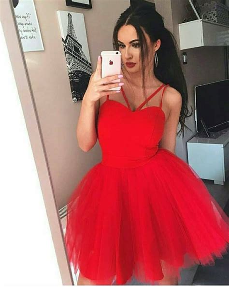 къса червена официална рокля тюл