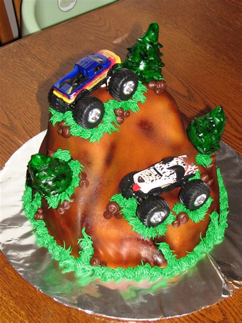 Rochelle's Craft Nook: Monster truck cake