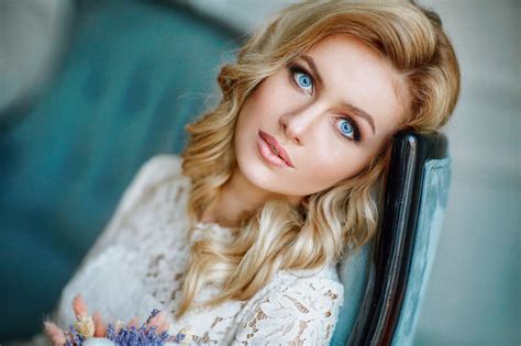 Девушки с белыми волосами и голубыми глазами (50 фото)