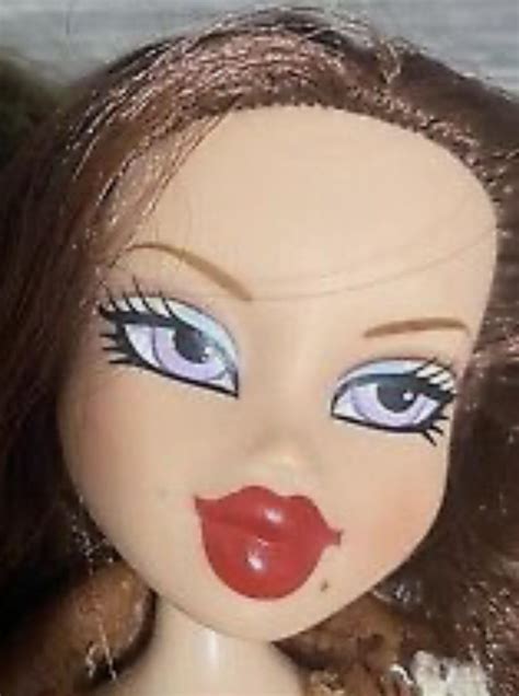 This looks almost identical to twiins roxxi but she’s looking the other