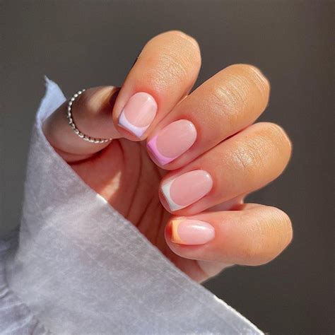 Цветной френч на весну 2023: 10 самых красивых маникюров 💅 | theGirl
