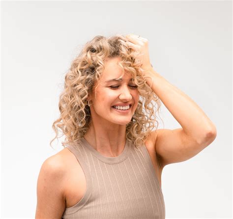 How to Style Curly Hair – CurlyCo