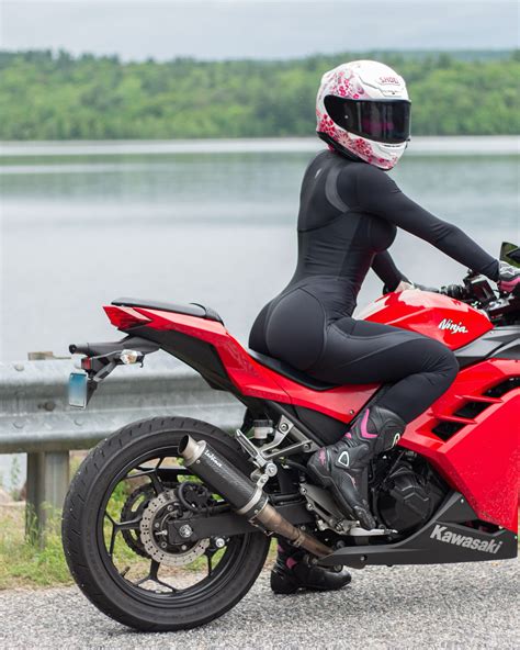 Valerie Miele (@xmissivyx) • Instagram photos and videos