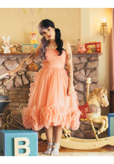 Arriba 73+ imagen melanie martinez pity party outfit - Abzlocal.mx