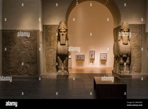 Assyrian Palace Sculptures, Metropolitan Museum of Art, New York City, USA Stock Photo - Alamy