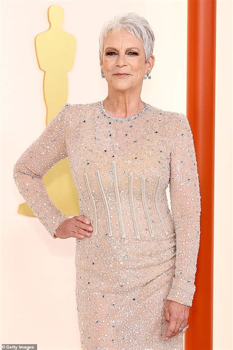Jamie Lee Curtis dazzles in a sparkling gown on the red carpet at the ...